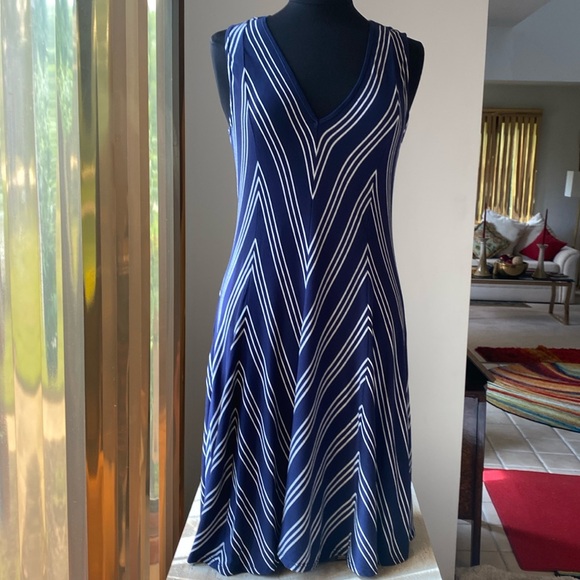 Max Studio Dresses & Skirts - NWT Max Studio Navy/White Sleeveless Dress, See measurements and photos below.